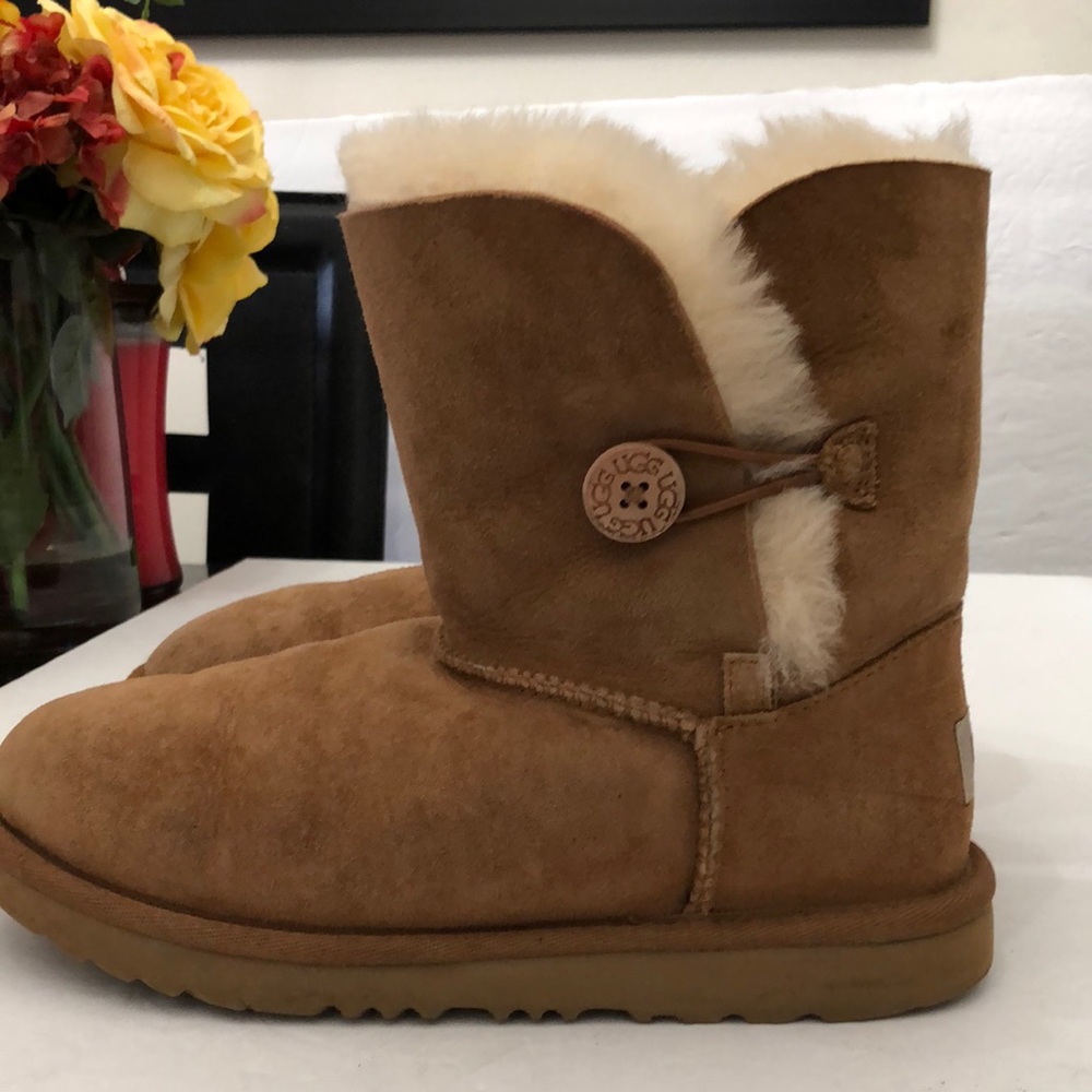 UGG WINTER CLASSIC BALLEY BUTTON II BOOTS WOMENS SIZE 5 UK 37